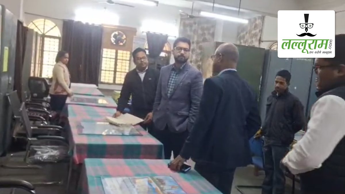 औचक निरीक्षण करने कार्यालय पहुंचे कलेक्टर: 86 अधिकारी-कर्मचारी मिले नदारद, कारण बताओ नोटिस जारी…