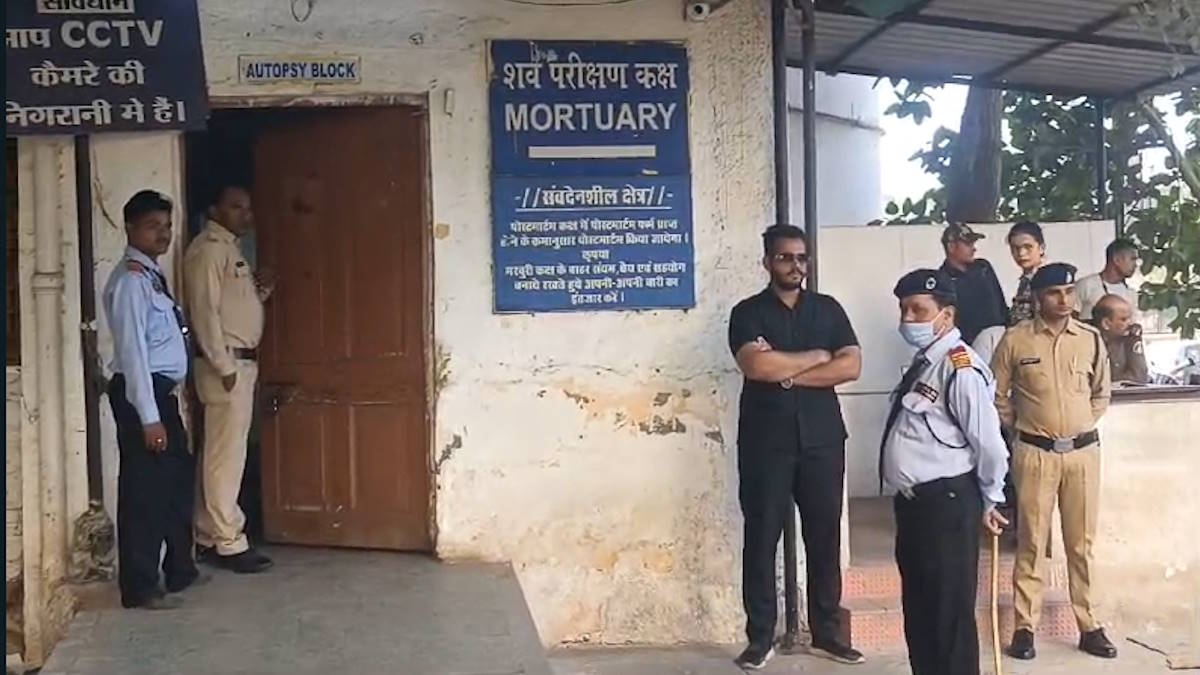 कुल्हाड़ीघाट में मारे गए 14 नक्सलियों के शव लाए गए मेकाहारा, 22 डॉक्टरों की टीम कर रही पोस्टमार्टम…