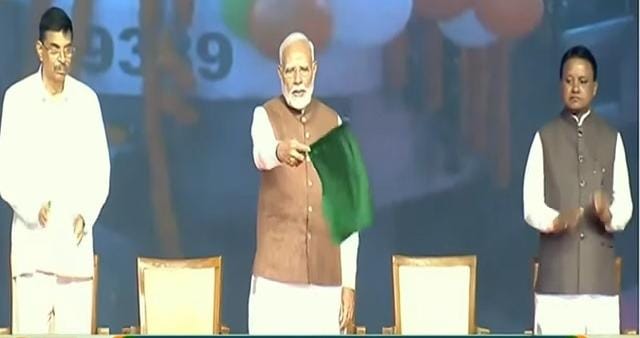 भुवनेश्वर : पीएम मोदी ने किया प्रवासी भारतीय एक्सप्रेस का उद्घाटन