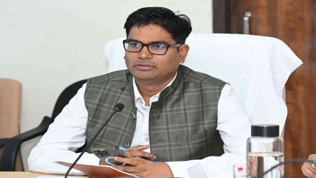 एक्शन में मंत्री ओपी चौधरी… गृह निर्माण मंडल के दो अभियंता निलंबित, ठेकेदार को ब्लैकलिस्ट करने की कार्रवाई