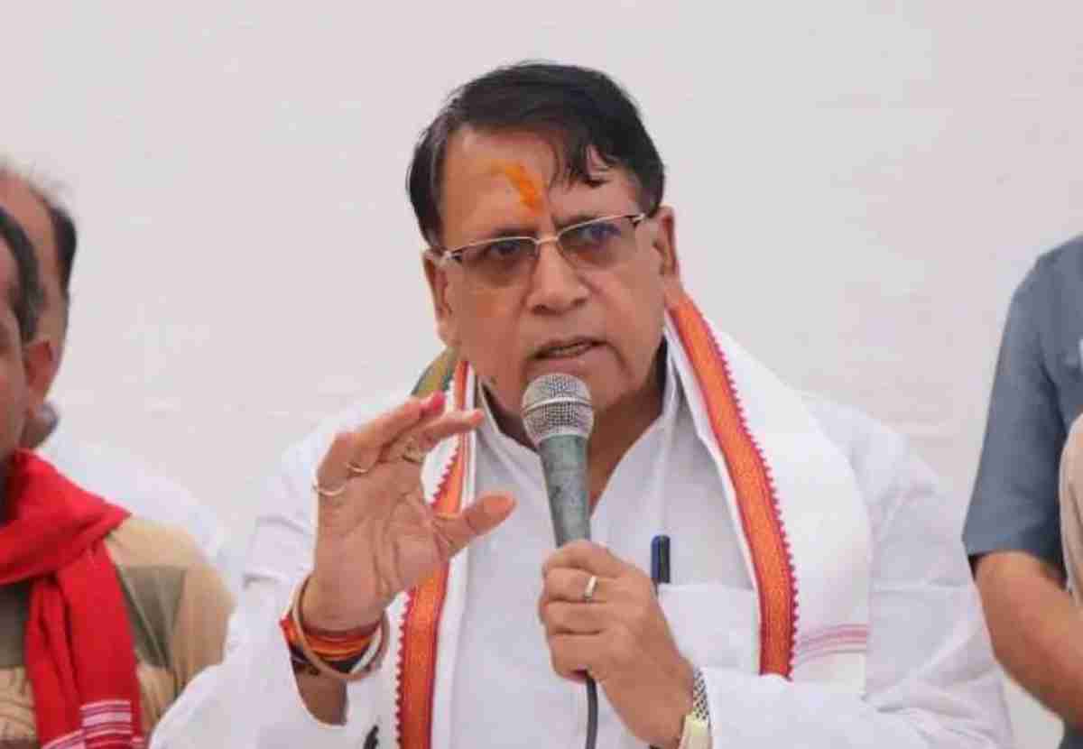 यूनियन कार्बाइड के कचरे पर सियासत: पूर्व मंत्री पी सी शर्मा ने सरकार को घेरा, कहा- भोपाल में ही हो सकता था निपटारा