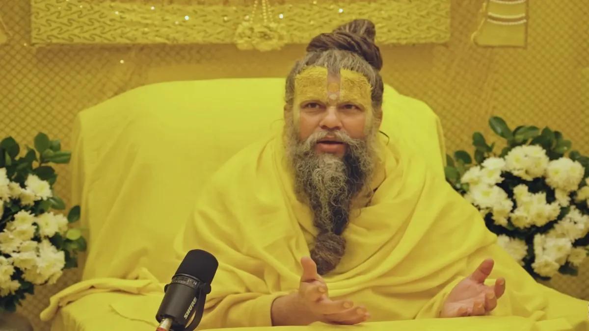 भीड़ से नाराज हुए प्रेमानंद महाराज: दंडवत पर लगाई रोक, बोले- बात नहीं सुनी तो…