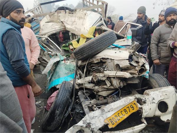 फिरोजपुर में भीषण सड़क हादसा : कैंटर और पिकअप गाड़ी के बीच जबरदस्त टक्कर… 8  की मौत, 20 से अधिक लोग घायल