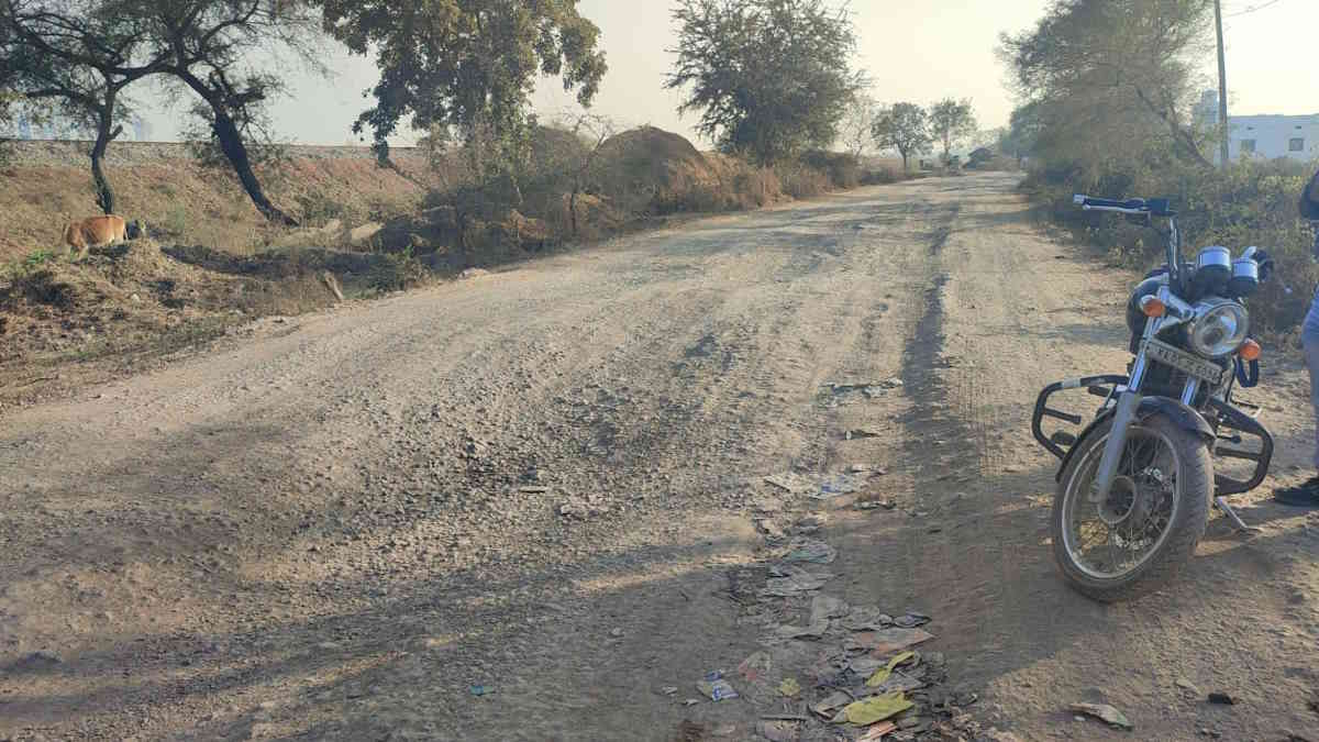 बदहाल सड़क, परेशान जनता और विकास के खोखले दावे… देखें बलौदाबाजार जिले की तस्वीर…