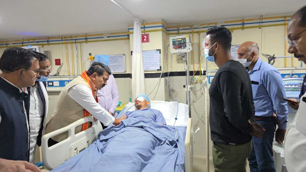 पुलिस-नक्सली मुठभेड़ में 12 नक्सली ढेर : घायल जवानों से मिलने पहुंचे गृहमंत्री विजय शर्मा, कहा- जवानों ने बड़े ऑपरेशन को अंजाम दिया है…