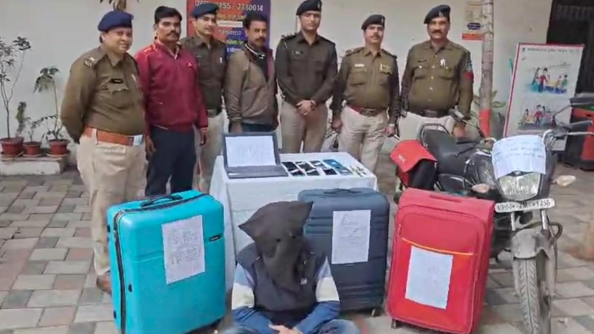 रेल यात्रियों का सामान उड़ाने वाला गिरफ्तार: आउटर में अलसुबह खड़ी ट्रेनों को बनाते थे निशाना, सोए हुए पैसेंजर्स का बैग लेकर हो जाते थे फरार