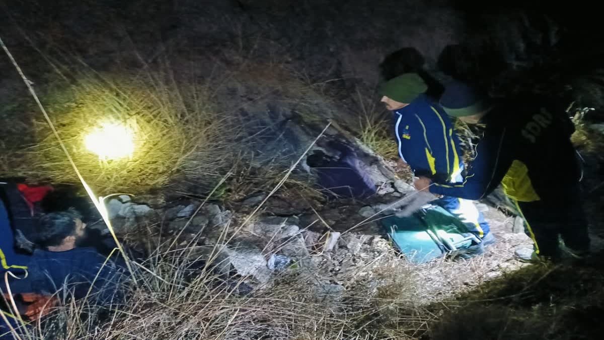 अल्मोड़ा में भीषण सड़क हादसा : तेज रफ्तार कार गहरी खाई में गिरी, 7 लोग हुए घायल, 4 लोगों की हालत गंभीर