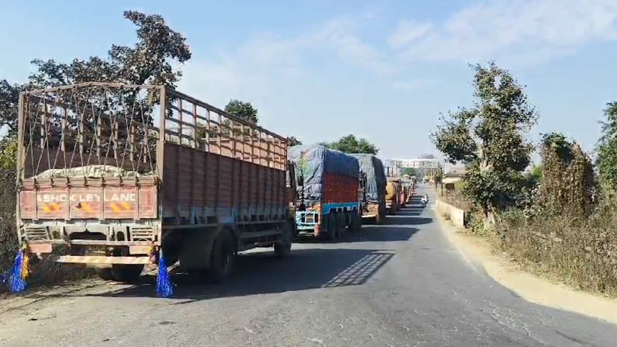महाकुंभ का असर : उत्तर प्रदेश की सीमा सील, बार्डर पर लगी वाहनों की लंबी कतार…