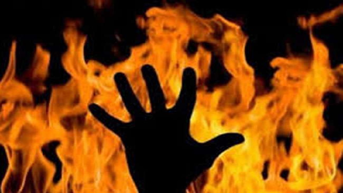 पत्नी के बार-बार मायके जाने से नाराज पति ने खुद को लगाई आग, हालत गंभीर, महिला ने बताई झगड़े की वजह…