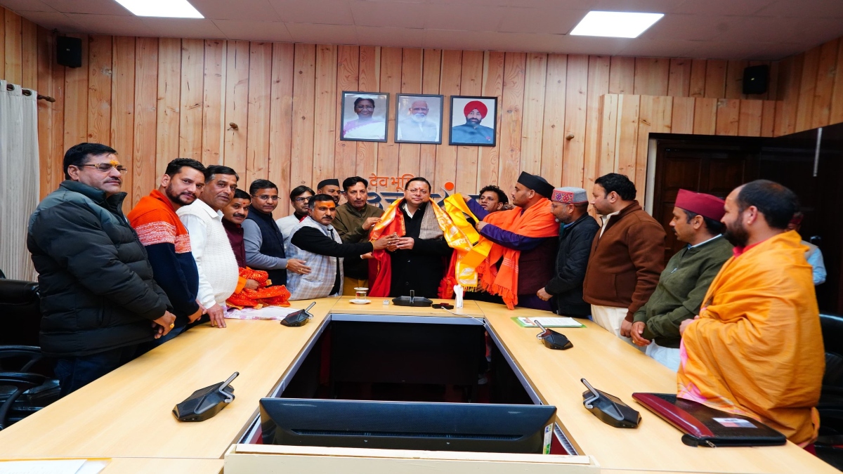 चारों धामों के पुरोहितों ने CM धामी से की मुलाकात, चार धाम यात्रा को बेहतर बनाए जाने के दिए सुझाव