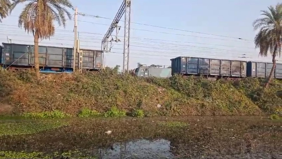 बिहार में होते-होते टल गया बड़ा रेल हादसा, दो टुकड़ों में बंट गई मालगाड़ी, 1 घंटे तक बाधित रहा रेलवे लाइन