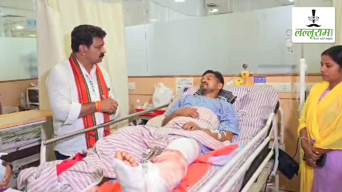 डिप्टी सीएम शर्मा ने नक्सलियों से मुठभेड़ में घायल जवानों से की मुलाकात, शीघ्र स्वस्थ होने की कामना की, डॉक्टरों को बेहतर देखभाल के दिये निर्देश