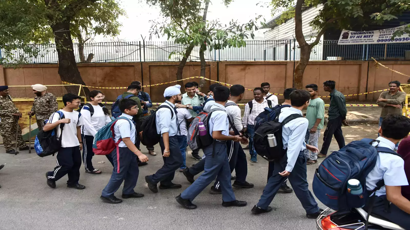 पटियाला के स्कूल के पास मिले 7 से 8 बम, इलाके में फैली सनसनी