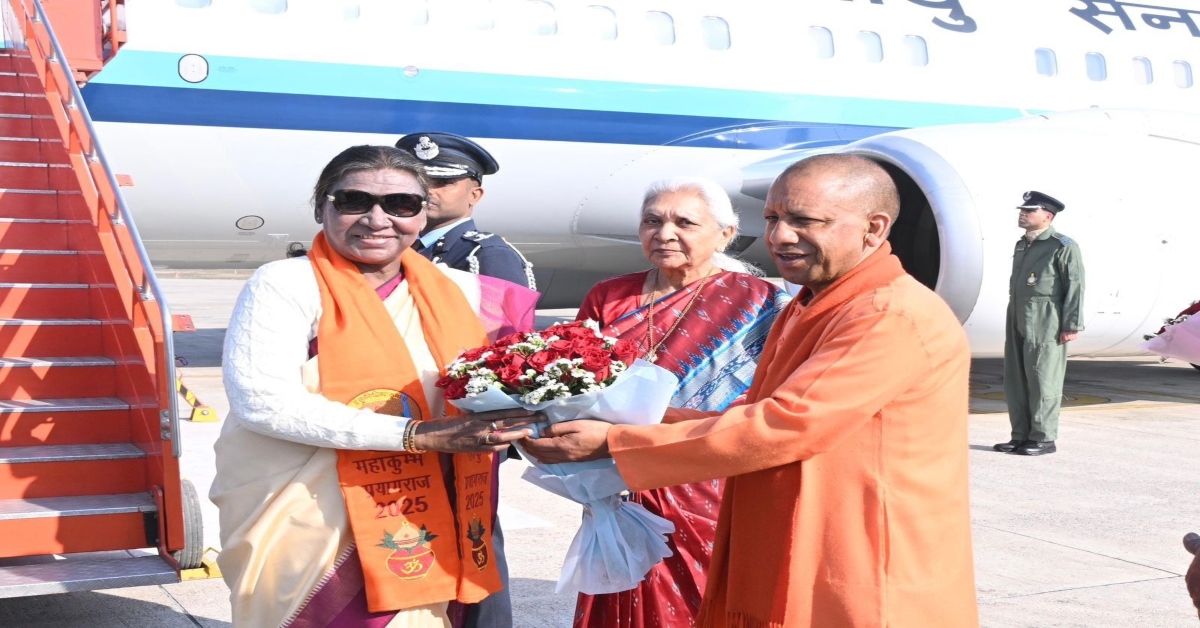 Maha Kumbh 2025 : महाकुंभ पहुंची राष्ट्रपति द्रौपदी मुर्मू, सीएम योगी और राज्यपाल आनंदीबेन ने किया स्वागत, संगम में करेंगी स्नान