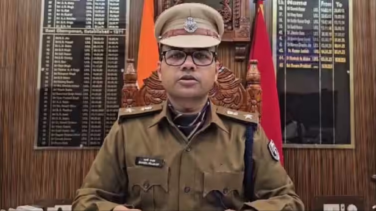 ‘सरेंडर नहीं किया तो घर पर चलेगा बुलडोजर’, मोतिहारी पुलिस ने 124 अपराधियों के खिलाफ घोषित किया 15 लाख का इनाम