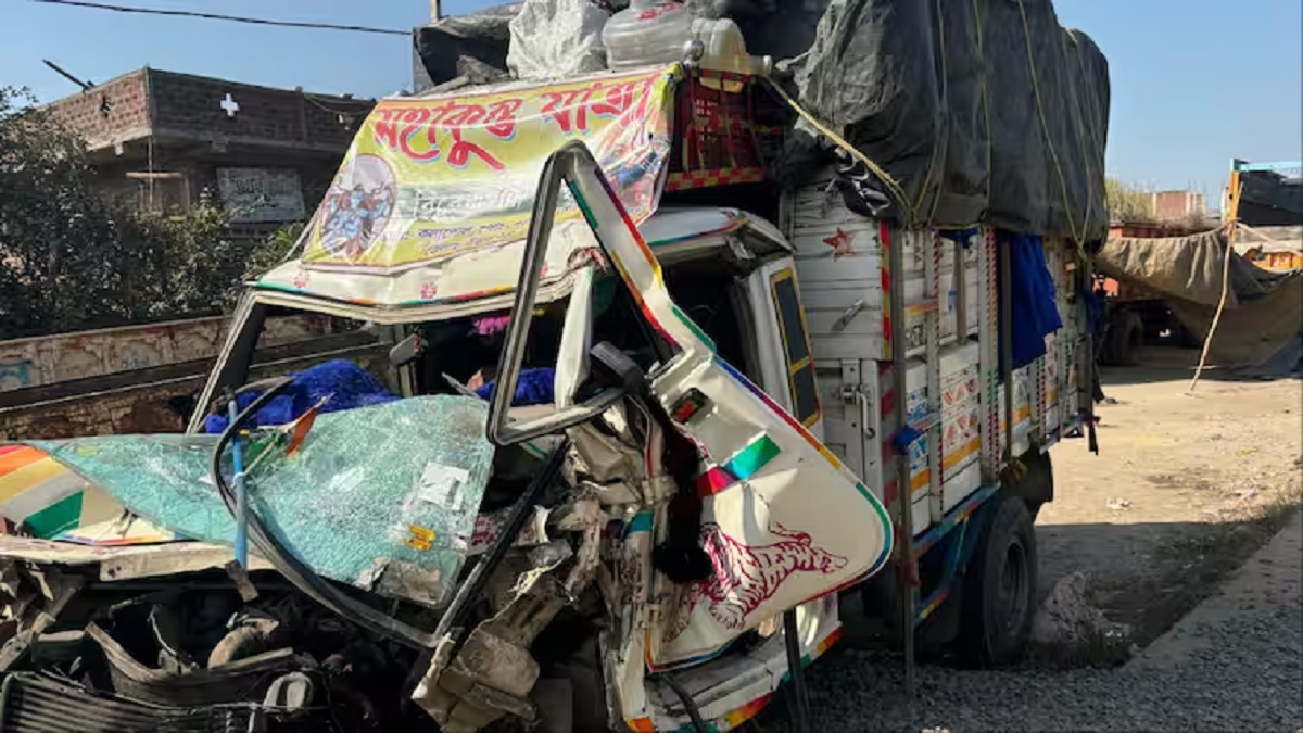 रोहतास में बड़ा हादसा, महाकुंभ से लौट रहे श्रद्धालुओं की गाड़ी ट्रक से टकराई, 2 महिलाओं की मौत, कई लोग घायल