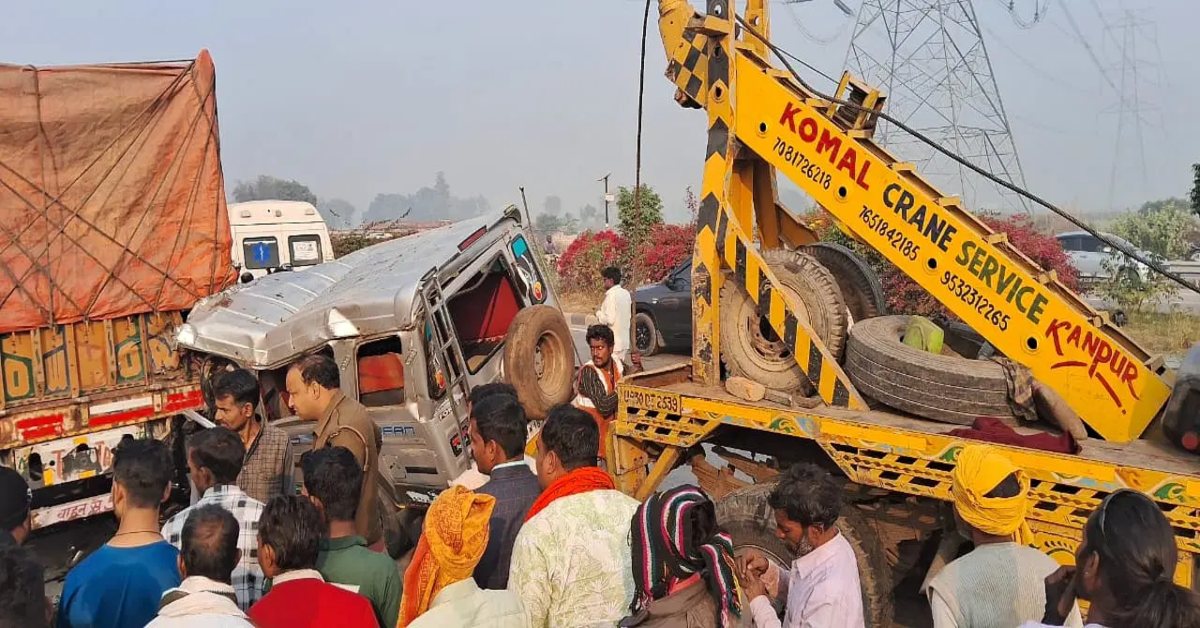 महाकुंभ जा रहे श्रद्धालुओं का एक्सीडेंट : कार ने ट्रक को मारी टक्कर, महिला का सिर धड़ से अलग, 4 लोगों की मौत