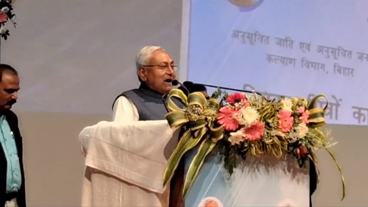 ‘पहले वाला कुछ नहीं करता था’, कार्यक्रम के दौरान बापू सभागार में लालू यादव पर बरसे सीएम नीतीश, कहा- 2005 से पहले कोई…