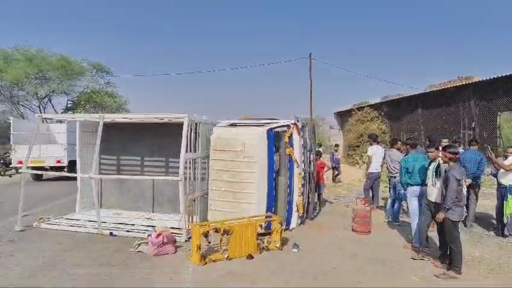 CG Accident : पंच चुनाव जीतने के बाद खुशी मनाने पिकनिक गए, हुआ हादसा…. 39 लोग घायल