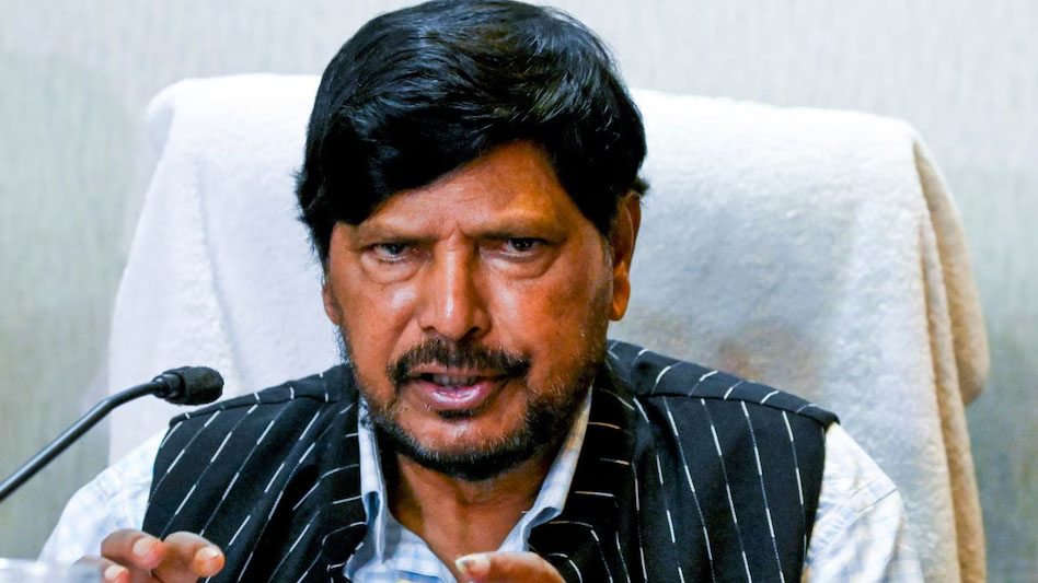 महाराष्ट्र सरकार के विरोध में उतरे केंद्रीय मंत्री रामदास अठावले, कहा- अंतर-धार्मिक विवाह को लव जिहाद कहना…