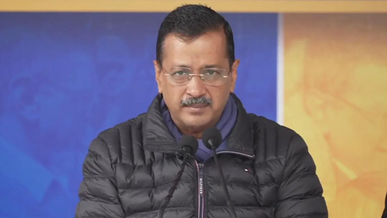 दिल्ली में BJP की वापसी का जोरदार जश्न, क्या दिल्ली CM के शपथ समारोह में अरविंद केजरीवाल को मिलेगा निमंत्रण?