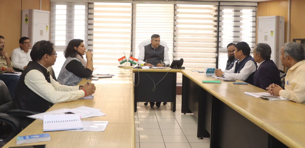 PWD विभाग का पदभार संभालते ही प्रवेश वर्मा ने उच्चस्तरीय बैठक में अधिकारियों को दिए अहम निर्देश
