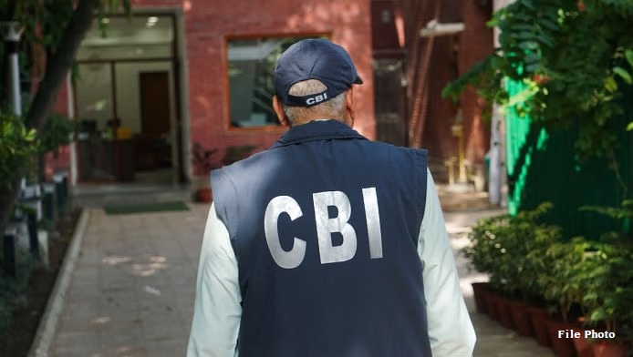 CG Crime News: इंटीरियर डिजाइनर को क्यों आया ‘CBI अफसर’ का फोन ?, कहा मनी लॉन्ड्रिंग केस में आ रहा तुम्हारा नाम