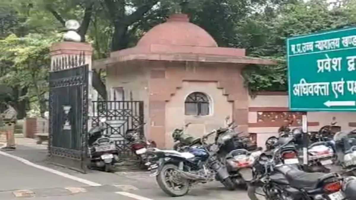 ‘अब भीख मांगने की जरूरत नहीं’, हाईकोर्ट ने PWD के चीफ इंजीनियर को लगाई फटकार, दो IAS को किया तलब, ये है पूरा मामला
