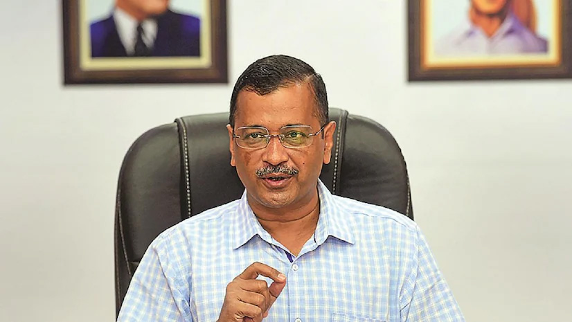 अब अरविंद केजरीवाल की तस्वीर पर विवाद, बीजेपी ने कहा- क्या केजरीवाल खुद को..