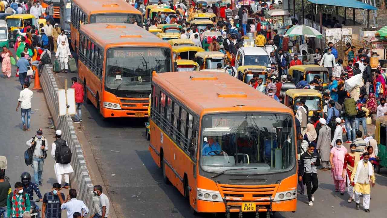 दिल्ली में अप्रैल से एक साथ 997 बसों का संचालन होगा बंद, इन इलाकों में रहने वालों की बढ़ेगी परेशानी 