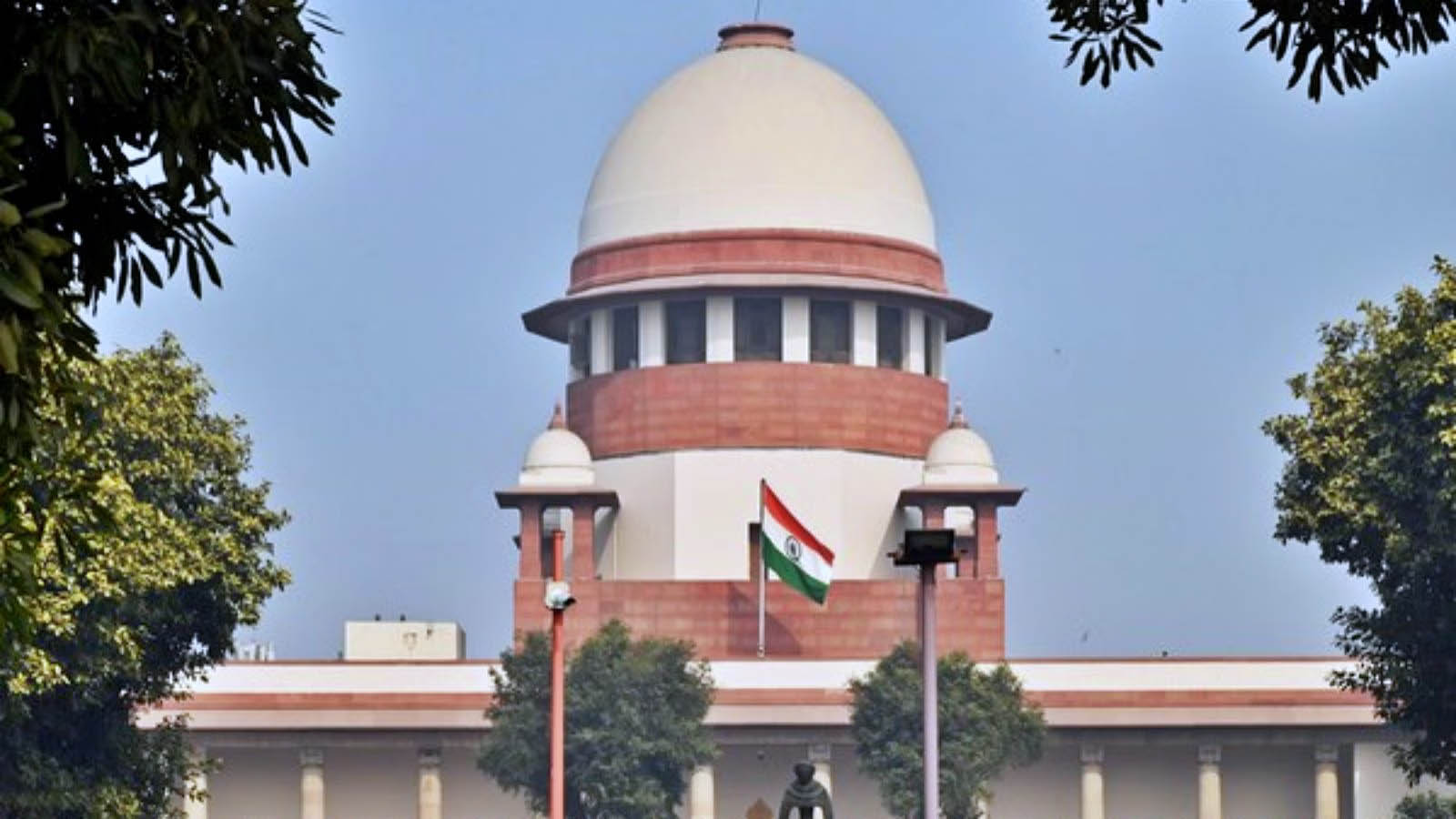 सुप्रीम कोर्ट का केंद्र से सवाल: अवैध बांग्लादेशियों को वापस क्यों नहीं भेजा जा रहा, कब तक जेल में रखोगे?