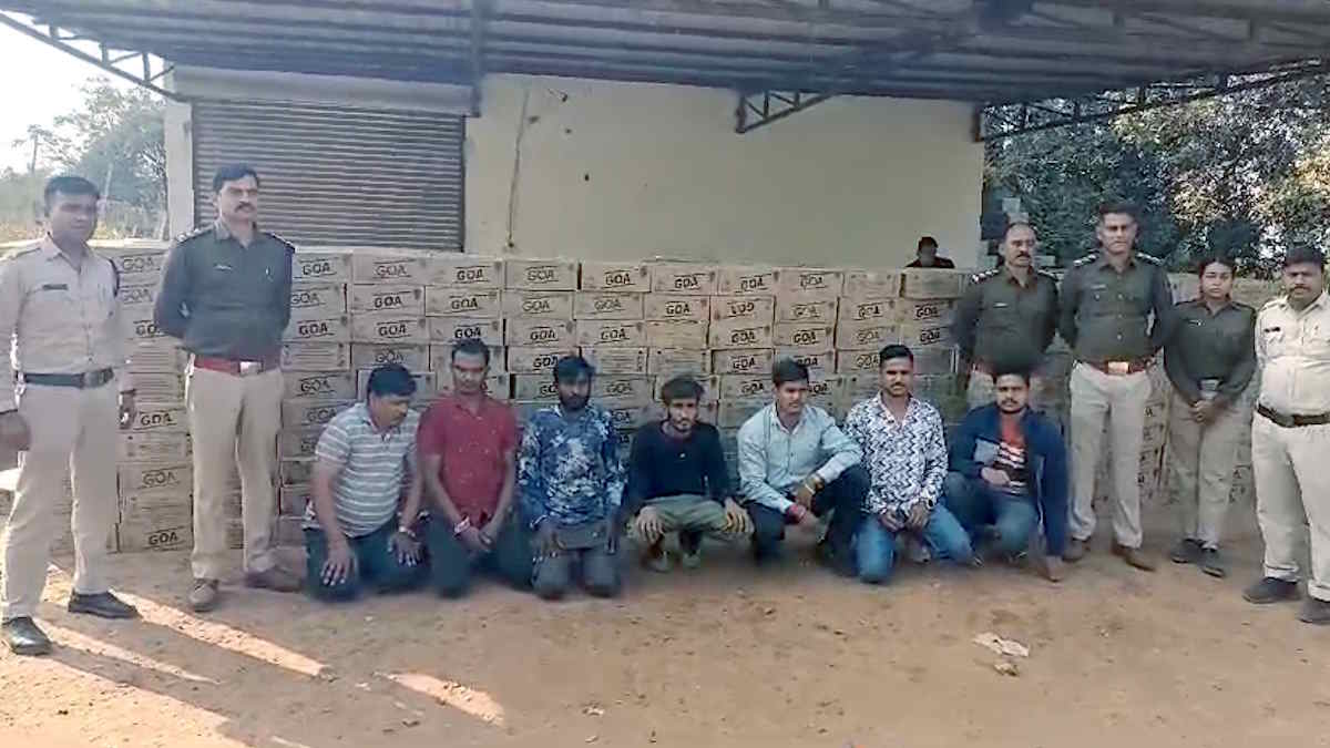 BREAKING : ब्लॉक कांग्रेस अध्यक्ष के फार्म हाउस में मिली 500 पेटी शराब, निकाय चुनाव में बांटने के लिए किया था जमा…