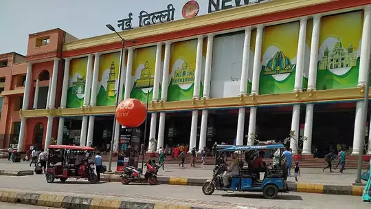 नई दिल्ली स्टेशन भगदड़ का असर, दिल्ली रेल डिवीजन ने अपनाया नया प्रोटोकॉल; 8 से 16 नंबर तक के प्लैटफॉर्म पर ट्रेन के लिए RPF से लेनी होगी मंजूरी