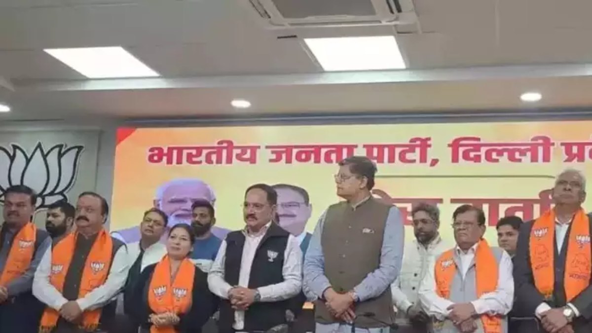 दिल्ली चुनाव से पहले बड़ा उलटफेर, AAP से इस्तीफा देने वाले 8 विधायक BJP में हुए शामिल