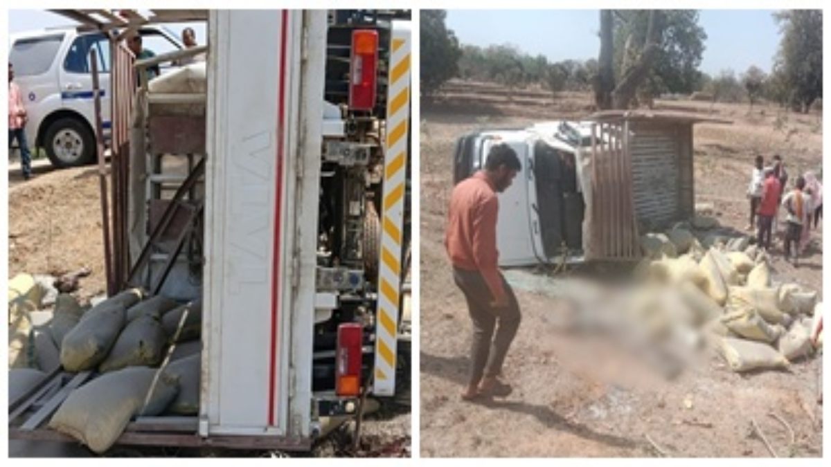 सड़क हादसे में दो मजदूरों की मौत: सीमेंट से भरा पिकअप पलटा, चालक समेत तीन गंभीर घायल