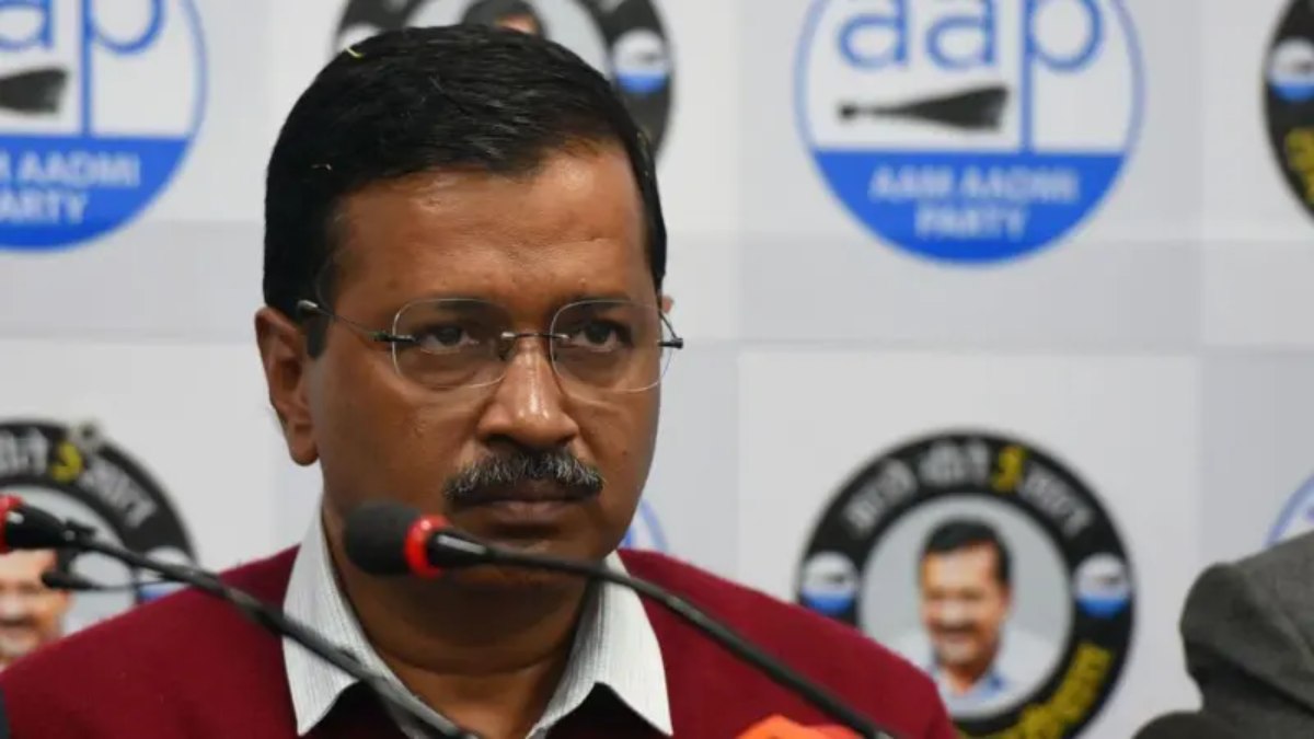 ….जब चिड़ियां चुग गई खेत: दिल्ली में मिली हार के बाद ‘आप’ की राष्ट्रीय इकाई में मची भगदड़!, पार्टी को एकजुट रखने अरविंद केजरीवाल कर रहे बैठक पर बैठक, आज पंजाब विधायकों के साथ मीटिंग