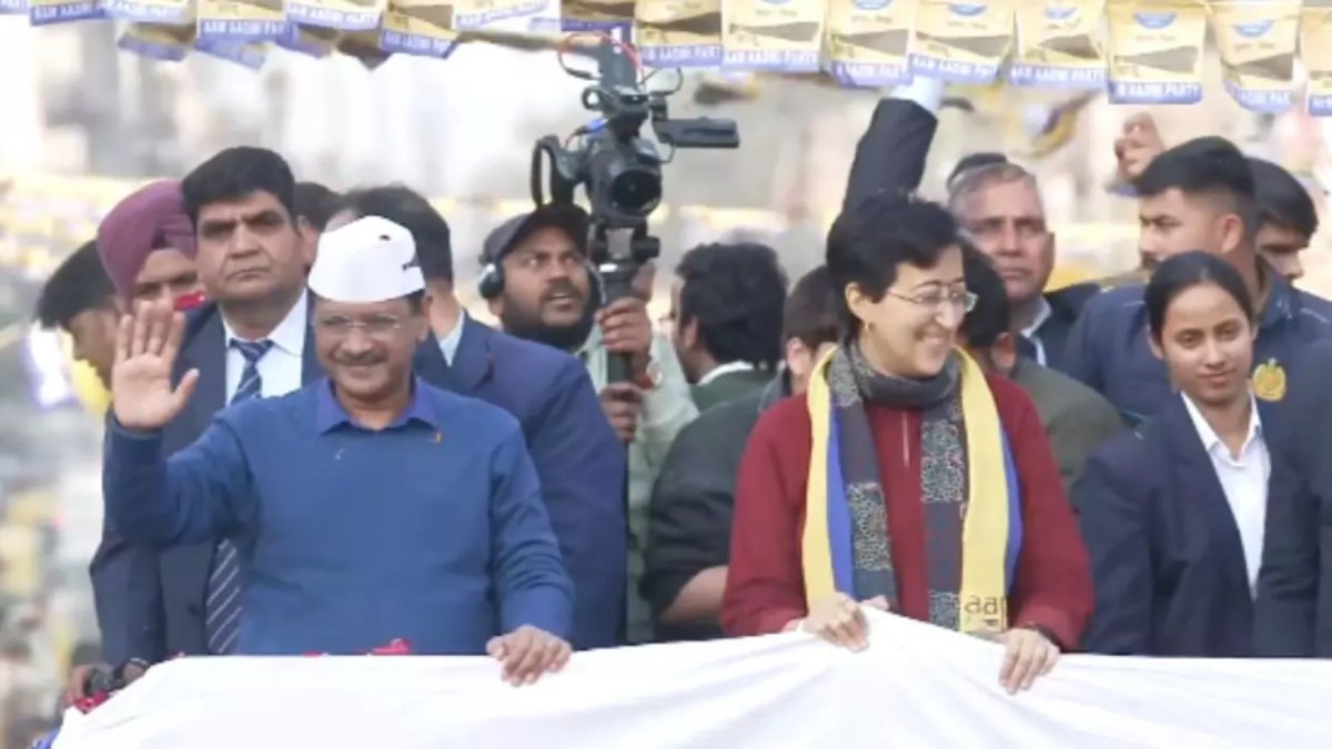 आतिशी के लिए केजरीवाल ने मांगा वोट: कालकाजी में किया रोड शो, आम आदमी पार्टी को जिताने की अपील की