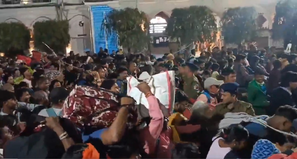 नई दिल्ली के बाद अब आसनसोल रेलवे स्टेशन! प्रयागराज जाने के लिए भीड़ हुई बेकाबू, अफरातफरी मची, अधिकारियों-पुलिसकर्मियों की फूली सांसें