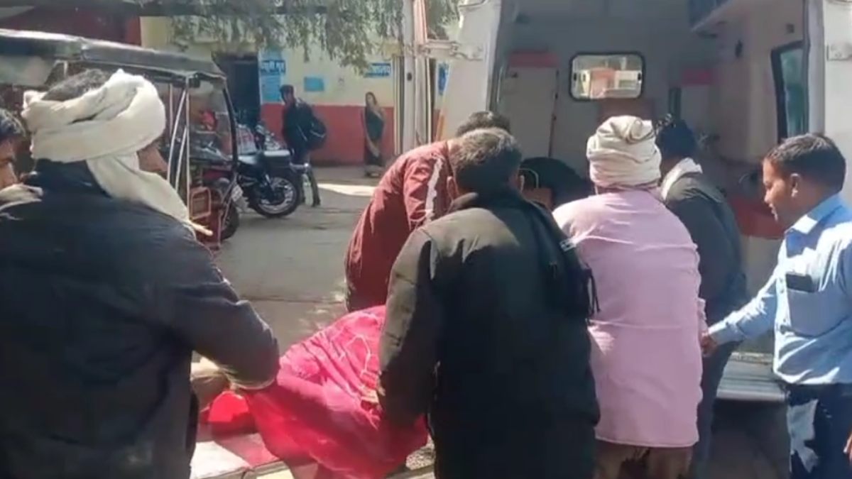 MP भीषण सड़क हादसे में 4 की मौत: ट्रैक्टर ट्रॉली अनियंत्रित होकर पलटी, मची चीख-पुकार,12 की हालत गंभीर     
