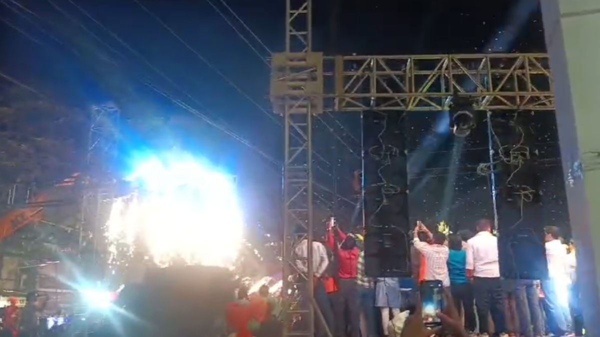 भोपाल में शिव बारात के दौरान हादसा: अचानक मंच टूटने से नीचे गिरे लोग, हादसे के वक्त मंच पर मौजूद थी महापौर  