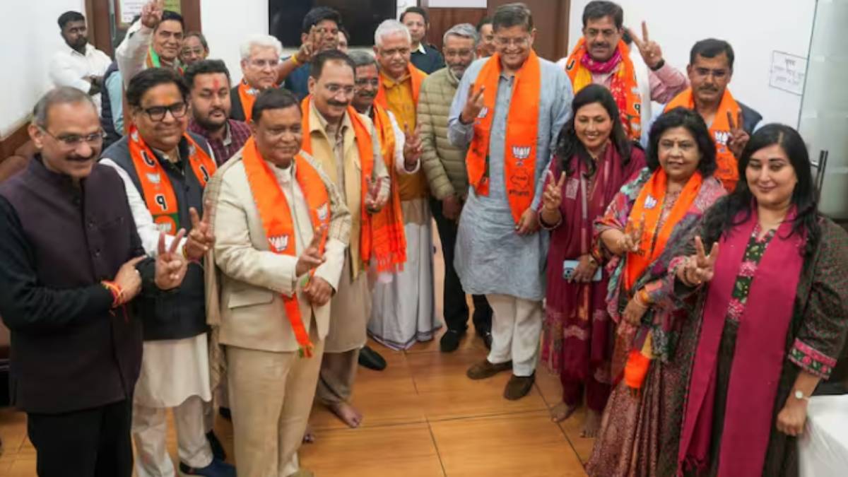 दिल्ली में प्रचंड जीत के बाद BJP विधायकों की बैठक, वरिष्ठ नेता हुए शामिल, इन मुद्दों पर हुई चर्चा