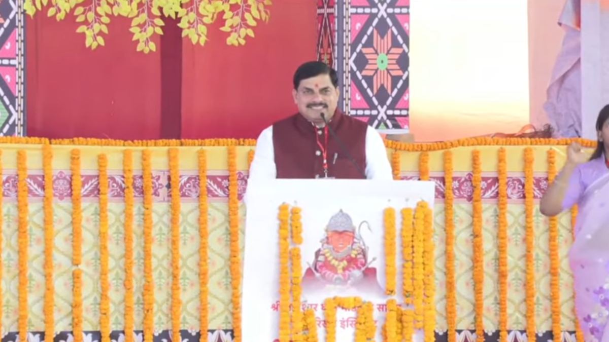 251 घोड़े कहां से लाए, महाराज जी गजब कर दिया… सामूहिक विवाह में शामिल हुए CM डॉ मोहन, वर-वधु को दिया आशीर्वाद, धीरेंद्र शास्त्री को किया प्रणाम