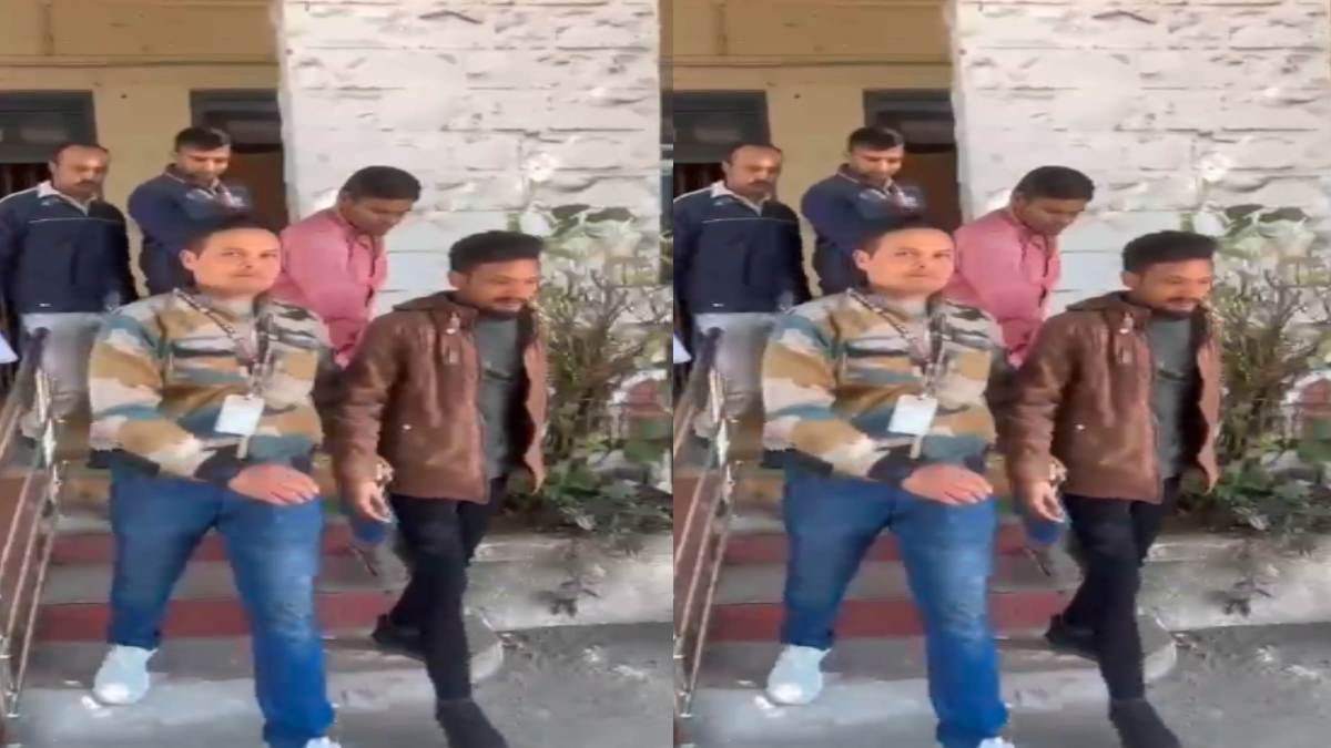 शेयर मार्केट, मोटा मुनाफा और ठगी: गुजरात से धराए 2 शातिर, 100 से अधिक लोगों को लगा चुके थे चपत