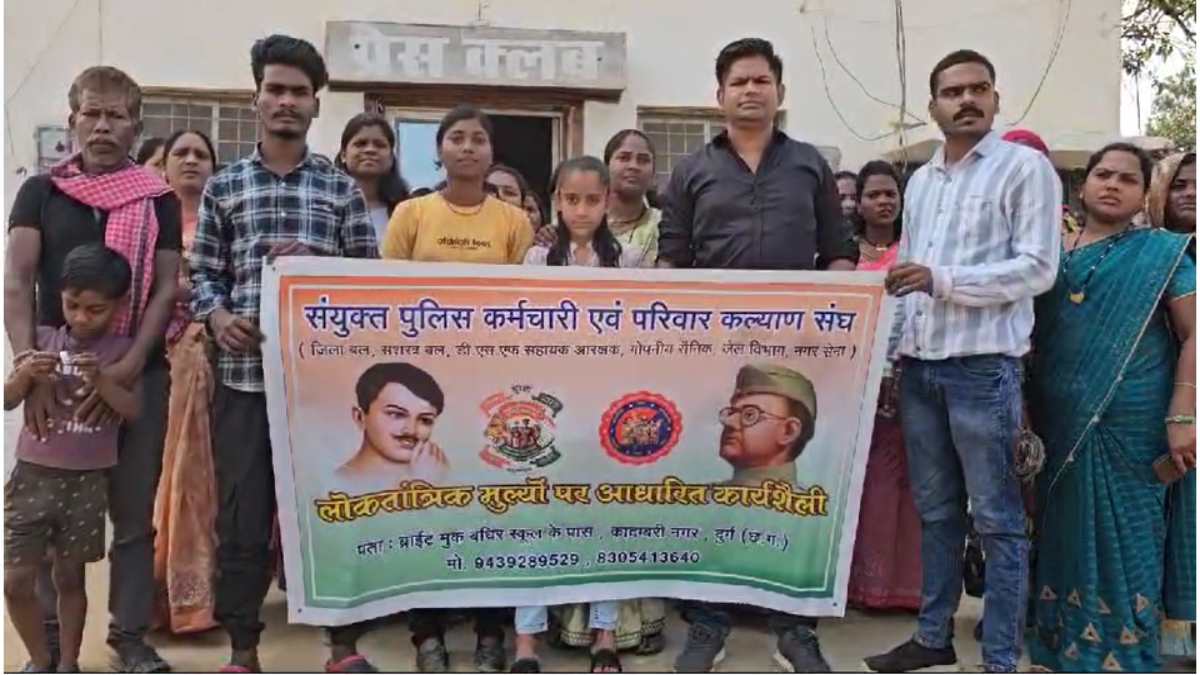 भोजराज नाग का टीआई से दुर्व्यवहार मामला : थाने पहुंचे पुलिस परिवार के सदस्य, सांसद के खिलाफ FIR दर्ज करने दिया आवेदन