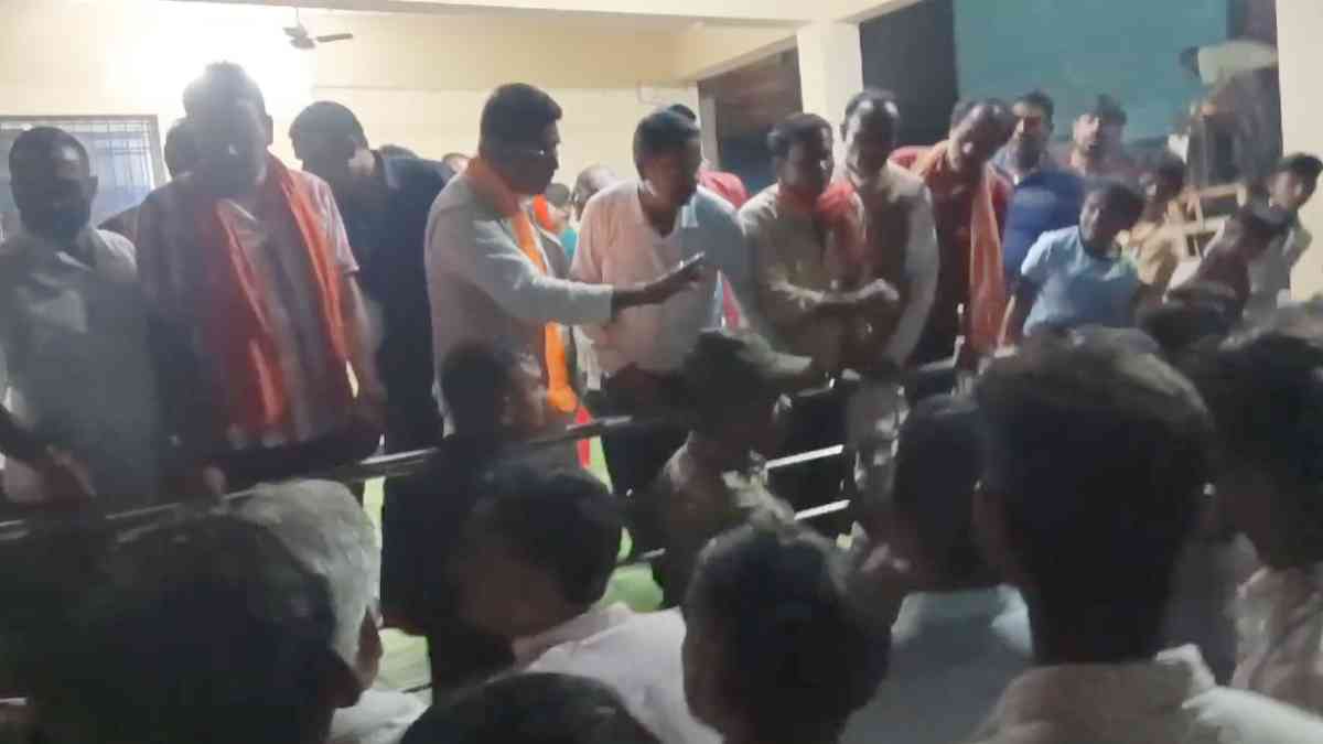 भाजपा विधायक का Video Viral : जनता को ही गरिया बैठे रोहित साहू, कहा – हेकड़ी निकाल दूंगा…