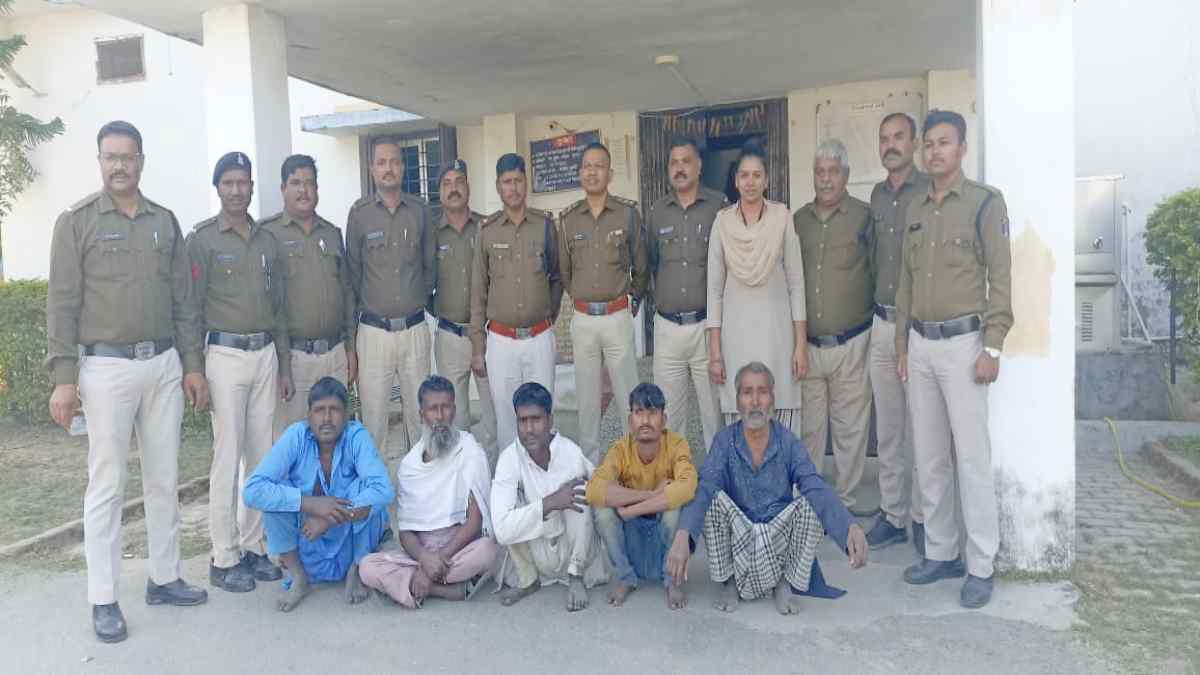 CG में महिला से गैंगरेप : काम के सिलसिले में बाहर गया था पति, घर में घुसकर दरिंदों ने किया सामूहिक दुष्कर्म, 5 आरोपी गिरफ्तार