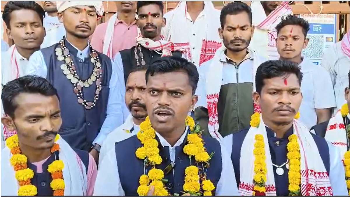 Chhattisgarh : ASI ने जीता सरपंच और जिला पंचायत सदस्य का चुनाव, राज्य सरकार ने शौर्य पदक से किया था सम्मानित…सोमारू कड़ती ने कहा – गांवों की तस्वीर बदलने नौकरी छोड़कर लड़ा चुनाव…