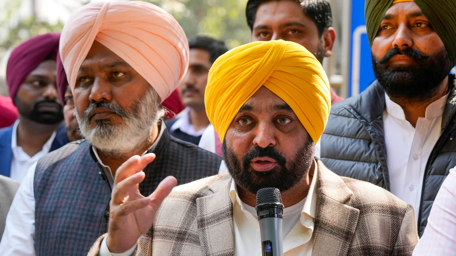 AAP Meeting : बैठक के पीछे कई तरह की अटकलें… मान ने सभी अटकलों को किया खारिज, जानें क्या कहा भगवंत मान ने