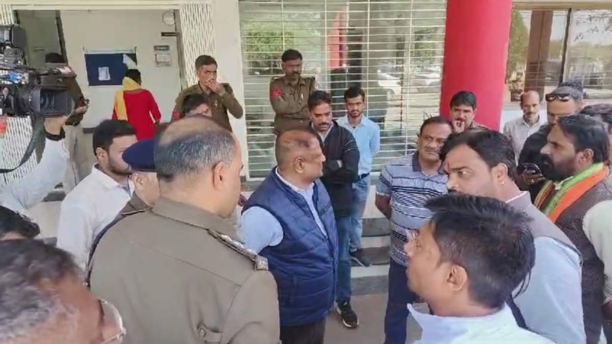 भोपाल में गौवंश से भरा ट्रक पकड़ाया: बजरंग दल ने नगर निगम पर लगाया गौ तस्करी का आरोप, भारी हंगामे के बाद जांच शुरू