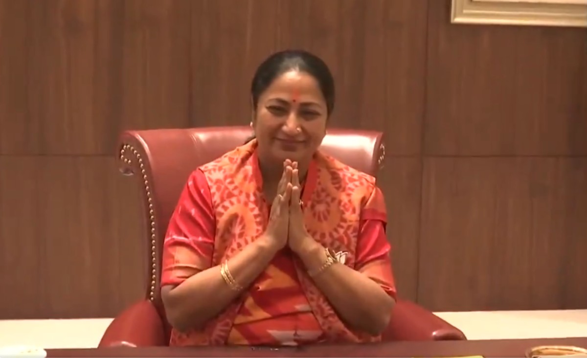 Madam CM एक्शन मोड में… शपथ लेने के बाद सीएम रेखा गुप्ता पहुंचीं दिल्ली सचिवालय, पदभार ग्रहण किया, शाम 7 बजे कैबिनेट की पहली बैठक, देखें अगले 4 घंटे का एक्शन प्लान